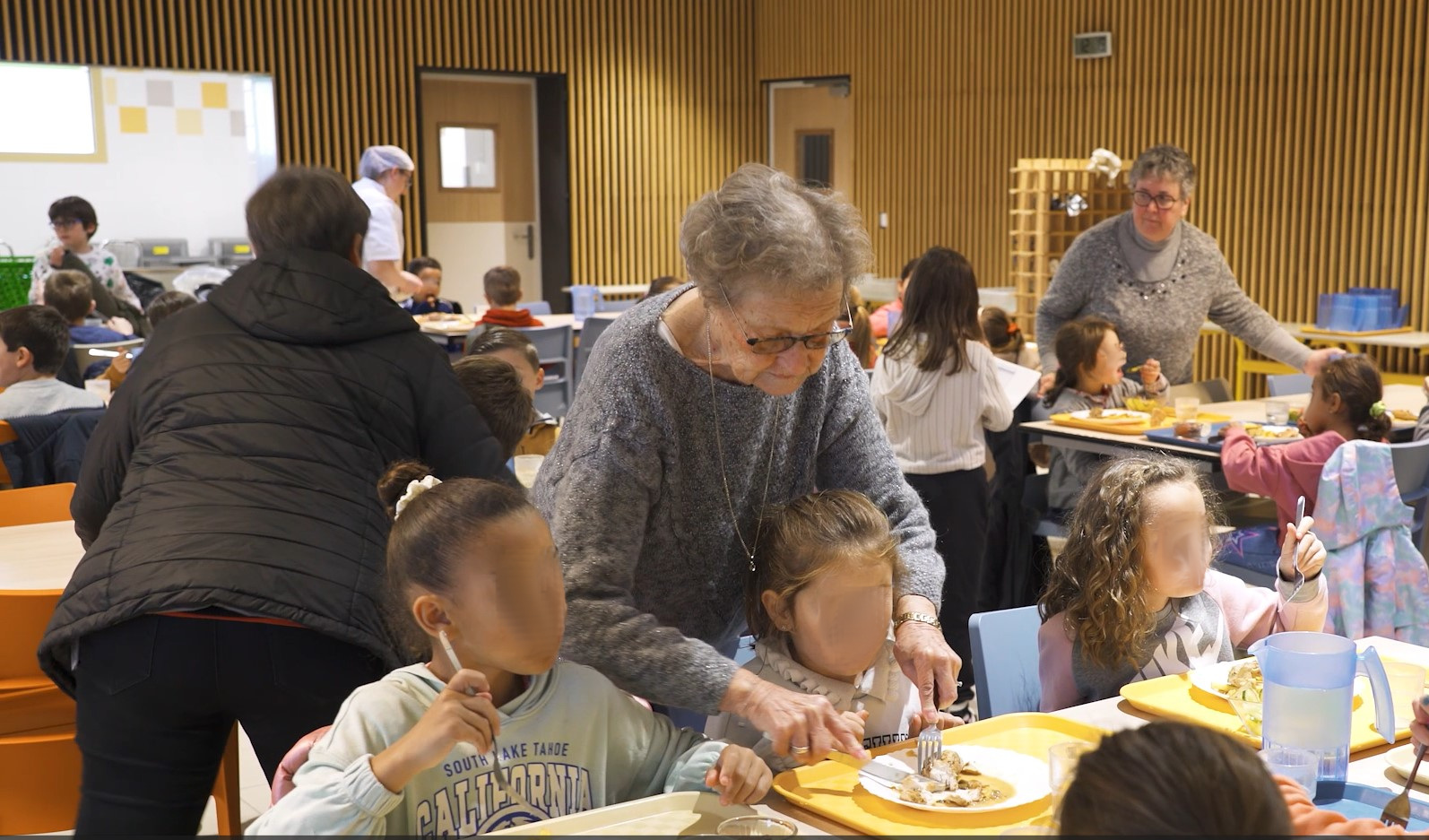 Cantine intergénérationnelle : mieux vieillir en milieu rural